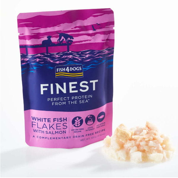 Fish4Dogs FINEST WHITE FISH FLAKES WITH SALMON Filety - biała ryba z łososiem - karma mokra dla psów - przykład.jpg