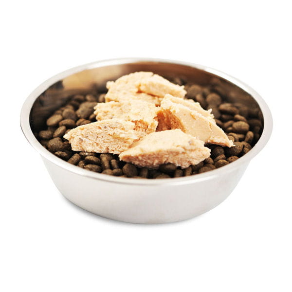 Fish4Dogs FINEST TROUT MOUSSE Karma mokra z pstrąga dla szczeniąt i psów dorosłych psów - propozycja podania.jpg