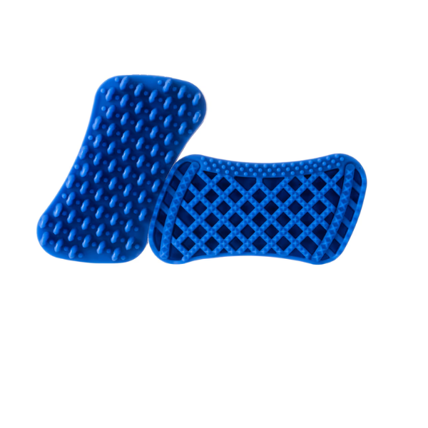 Pet+Me Soft Silicone Brush Blue - szczotka silikonowa dla małych psów z niewielką ilością lub bez podszerstka, kotów krótkowłosych i królików (2).png