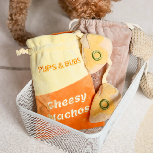 Pups &amp; Bubs Zabawka węchowa dla psa - CHEESY NACHOS (1).png