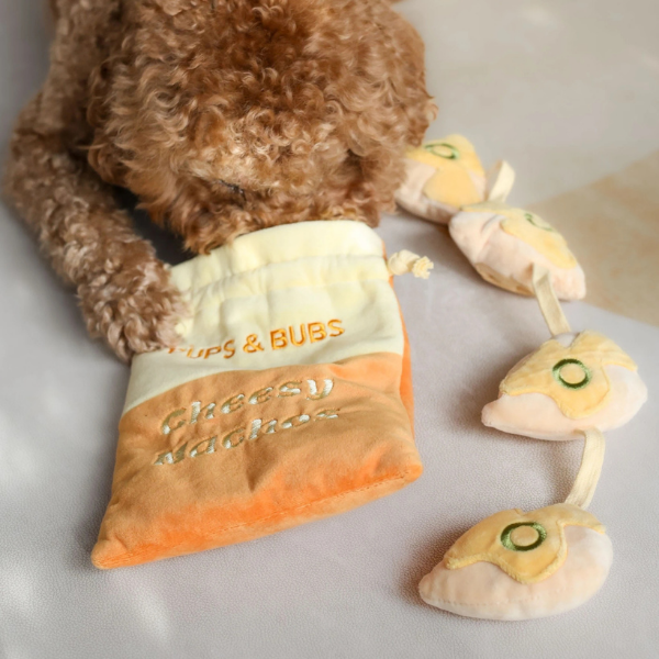 Pups &amp; Bubs Zabawka węchowa dla psa - CHEESY NACHOS (6).png